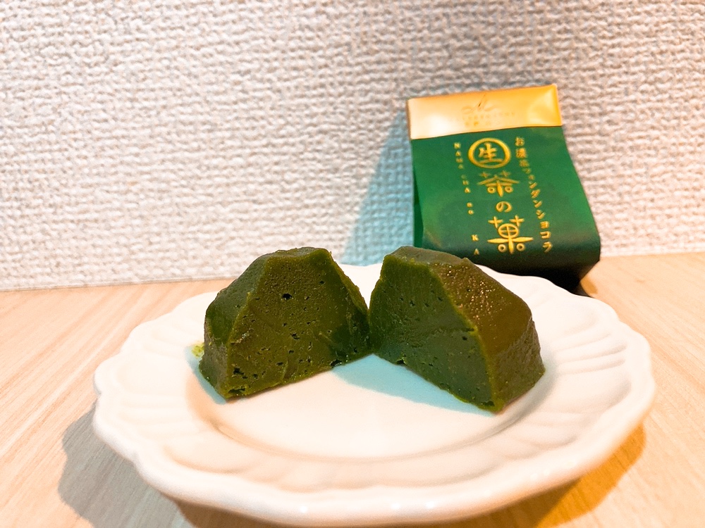 fondant-chocolate-green-tea-cut-surface